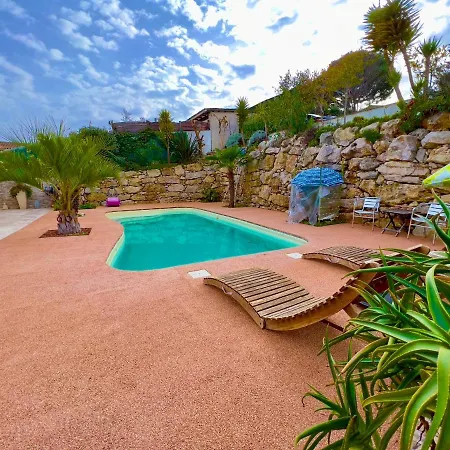 빌라 Natval - 600 M2 *